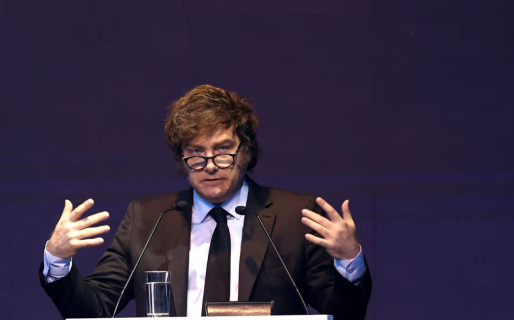 Con ganancias del 77%, los plazos fijos le ganaron la carrera al dólar durante la era Milei