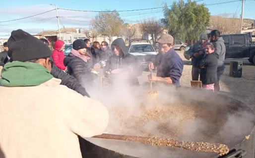 Cerca de 1000 viandas y abrigo solidario en Stella Maris: un gesto de esperanza en el invierno