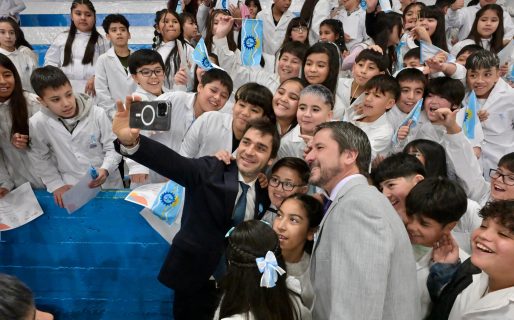 Torres encabezó el acto central por el Día de la Bandera y destacó la importancia de fortalecer la democracia y la educación