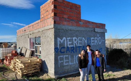 Estudiantes donaron alimentos al merendero “Caritas Felices del Faro”