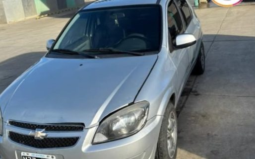 Caleta Olivia: roban un auto en pleno amanecer y quedan filmados por una cámara de seguridad