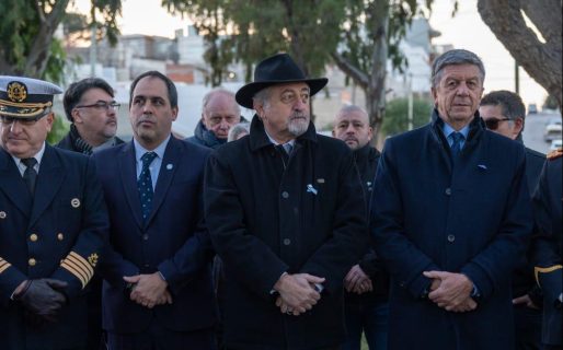 Othar encabezó del izamiento de la bandera y el acto militar por el Día de la Independencia