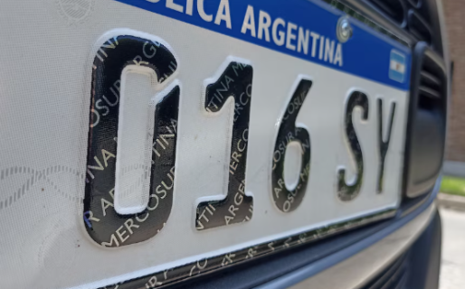 El Gobierno estima que en septiembre se normalizará la entrega de patentes de automóviles