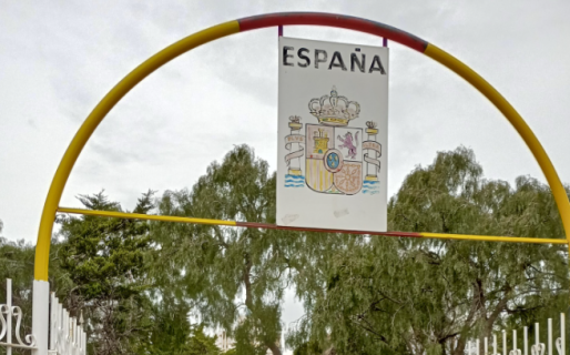 Denuncian el deterioro y la falta de mantenimiento en una plaza céntrica