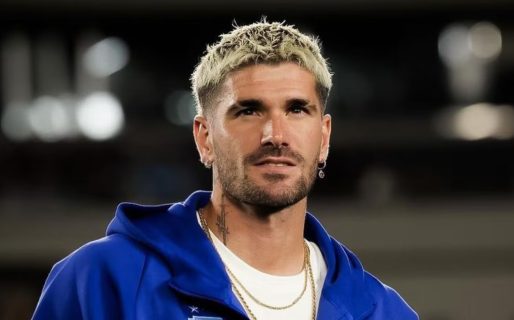 La tierna foto del reencuentro de Rodrigo De Paul con sus hijos tras volver de viaje con Tini Stoessel