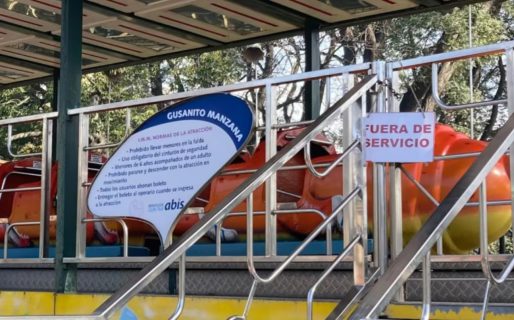 Un nene de dos años sufrió una fractura de cráneo tras caer del “gusanito manzana” de una plaza