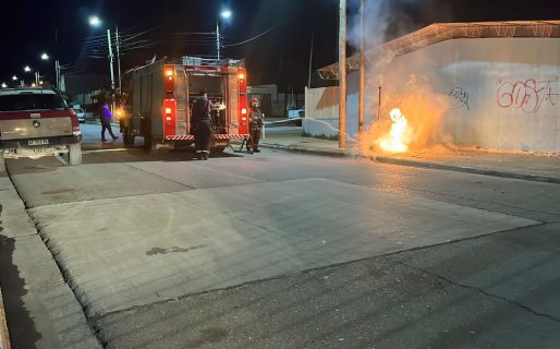 Incendiaron un iglú de reciclaje en calle El Patagónico