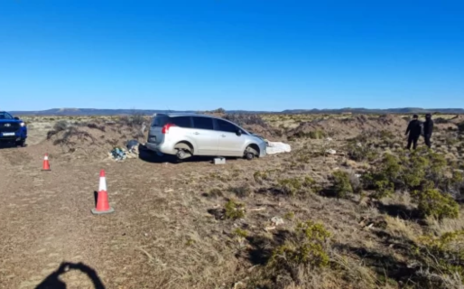 Encontraron abandonado y desmantelado un auto que había sido robado en Caleta Olivia
