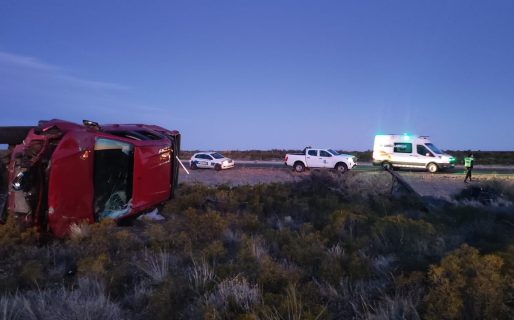Mordió un huellón en la Ruta 3 y volcó