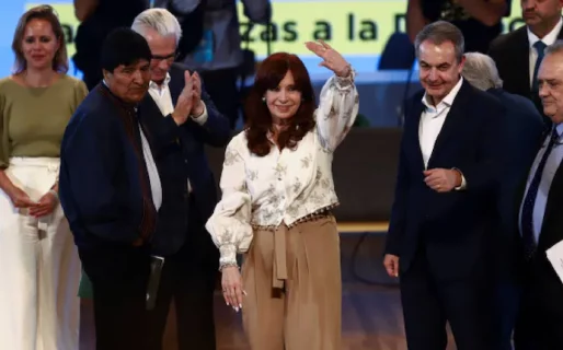 Evo Morales se comparó y solidarizó con CFK: “Cuando no nos pueden ejecutar con balas lo hacen con leyes”