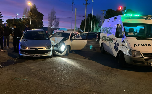 Accidente de tránsito con lesionados en Av. Hipólito Yrigoyen
