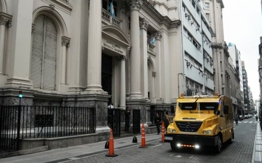 En medio de la tensión con el dólar, el Tesoro aceleró la compra de reservas para acercarse a la meta con el FMI