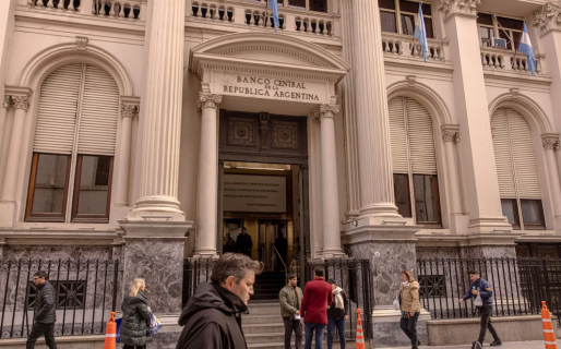 Tras el pedido de los bancos, el Gobierno no evalúa cambios y espera que se adapten al nuevo esquema de liquidez