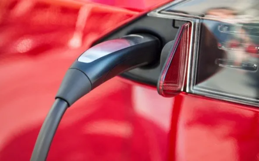 El Gobierno adjudicó el cupo anual para importar autos eléctricos e híbridos sin arancel: llegarán 50.000 unidades al país