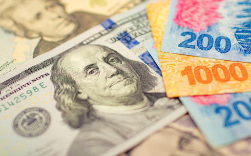 El dólar subió 7% en lo que va de julio, pero los analistas creen que no se trasladará a los precios