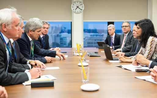 Con enviados en Washington, el Gobierno sigue negociando con el FMI y se alarga la definición por el desembolso