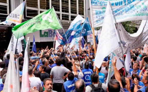 Se redujeron los paros en el último año, pero crecieron los reclamos salariales y otras formas de protesta