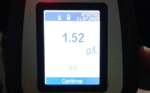 Demoran a un conductor en estado de ebriedad que dormía en su vehículo en pleno centro