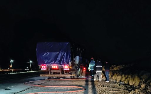 Principio de incendio en un camión sobre Ruta 3