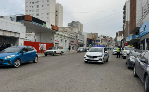 Una conductora maniobraba marcha atrás y atropelló a una mujer en pleno centro