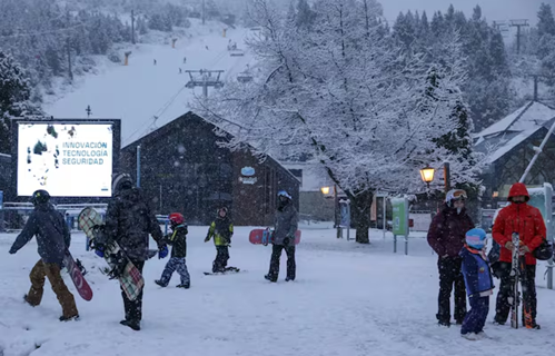 Alivio en Bariloche porque cayó algo de nieve