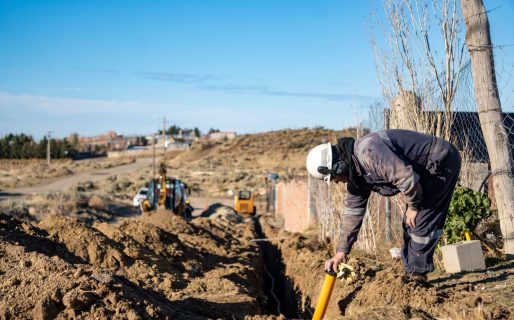 Con el tendido de cañerías avanza la obra de gas para el barrio Gasoducto