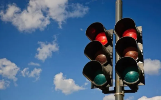 Proponen semáforos intermitentes para optimizar el tránsito nocturno: «es importante para algunos barrios»