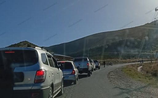 Accidente en camino a Roque González: tránsito desviado por ambulancia en el lugar