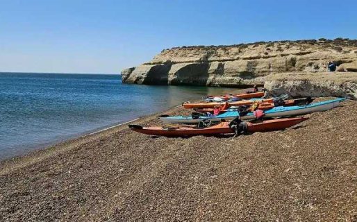 Engañaba con falsos perfiles para ofrecer paseos en kayak y abusaba de mujeres en playas alejadas