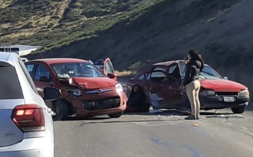 Choque frontal en el camino Roque González: una conductora resultó lesionada
