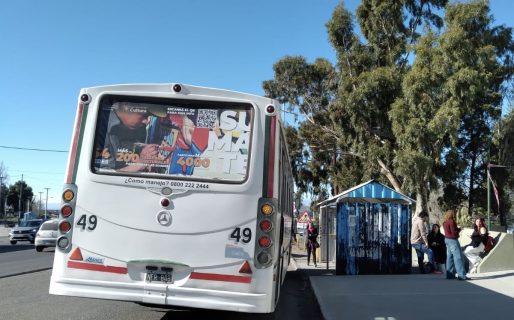 Un colectivo rozó a un peatón con el espejo retrovisor: terminó hospitalizado