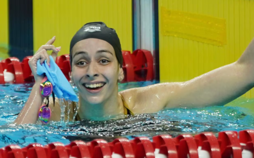 Tiene 17 años, empezó a nadar por consejo de los médicos y ganó una medalla de oro con un récord