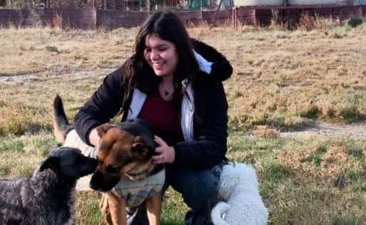 Una familia adoptó a una perra que estaba en el Centro de Salud Animal