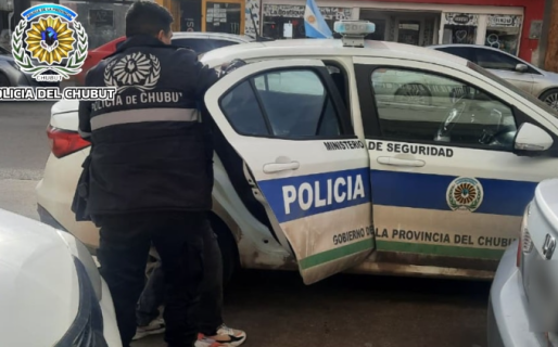 Violento robo en un local de telefonía: amenazó a los empleados y huyó con un celular