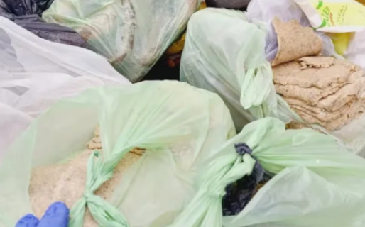 Detuvieron a un vendedor ambulante por hacer milanesas con papel higiénico