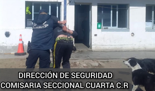 Se metió al patio de una casa, pero la dueña lo vio y llamó a la policía