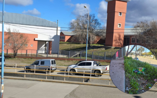 Denuncian que hay un “aguantadero” en el patio de una escuela: «Son los que venden bolsas en los semáforos»