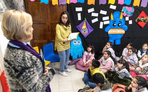 El grupo de Abuelas Leecuentos participa activamente en la Feria del Libro