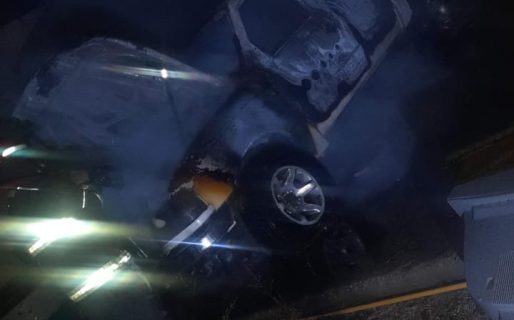 Susto en Ciudadela: se incendió un vehículo dentro de un patio