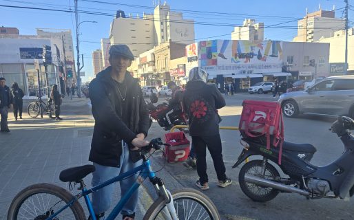 Repartidores en crisis: «Antes se ganaba bien, ahora apenas alcanza para comer»