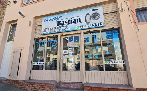 Tiene un lavadero y vende rifas para pagar el alquiler y los servicios