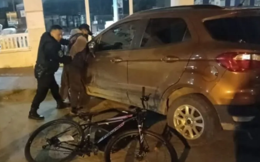 Fue detenido tras romper el vidrio de un comercio y llevarse una bicicleta y parlantes