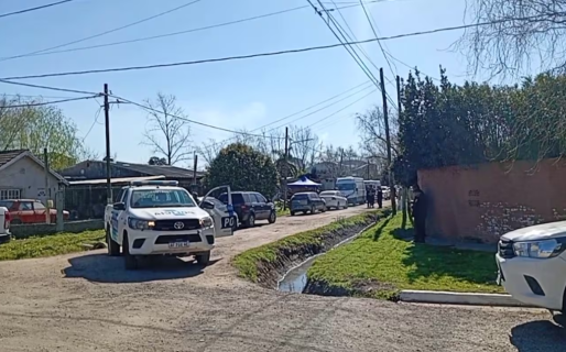 Encontraron el cuerpo de una mujer enterrado en el patio de su casa y sospechan de su hija