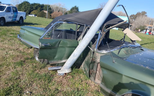 Viajó para comprar un auto de colección por USD 10 mil y lo chocó de regreso