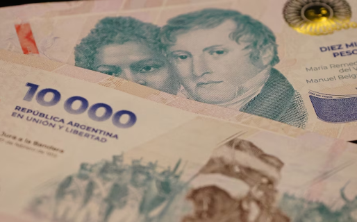 El Gobierno se prepara para inyectar pesos e intentar una baja de tasas, con la mirada en el dólar