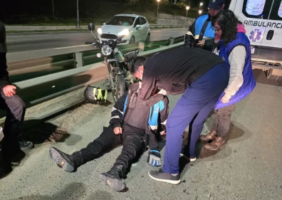 Accidente en la Ruta 3: joven despistó con su moto por un bache