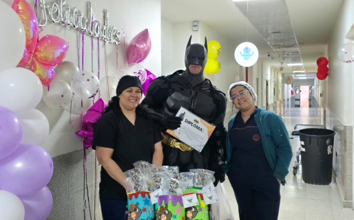 El Batman comodorense que recorre hospitales y regala sonrisas: «Ver la felicidad de los chicos, eso es lo que me motiva a seguir»