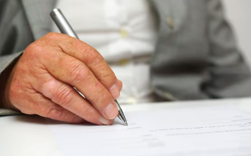 Cuánto cobran este mes los jubilados, cuál habría sido el efecto de la ley y qué pasó con el poder de compra