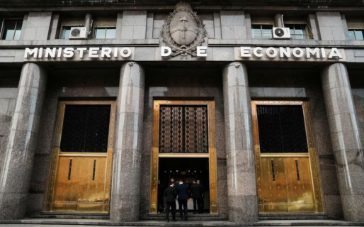 Presupuesto 2026: el Gobierno incluirá un análisis de riesgo fiscal y necesitará un superávit más alto por pagos de deuda