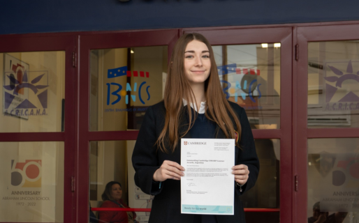 Orgullo comodorense: una estudiante obtuvo el primer puesto mundial en un examen Cambridge